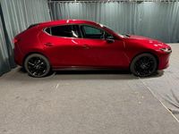Neu Mazda 3 Homura-Line 140 PS (102 kW) 2025 Soul red crystal m Limousine