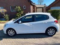 Second-hand Peugeot 208 Active 102 CP (75 kW) 2019 Alb Hatchback