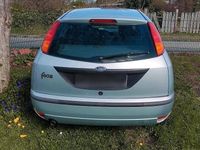 Second-hand Ford Focus 90 CP (66 kW) 2004 Albastru Hatchback