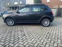 Gebraucht Dacia Sandero Stepway 90 PS (66 kW) 2014 Schwarz Kleinwagen