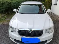 Gebraucht Skoda Superb 140 PS (102 kW) 2011 Weiß Kombi