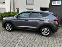 Gebraucht Hyundai Tucson Advantage 177 PS (130 kW) 2016 Grau SUV