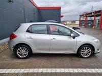Gebraucht Toyota Auris 132 PS (97 kW) 2009 Silber Kleinwagen