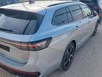 Neu VW Passat R-line 150 PS (110 kW) 2026 Oyster silver metallic Kombi