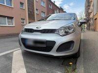 Second-hand Kia Rio 85 CP (62 kW) 2012 Argintiu Berlinǎ