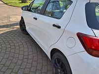 Gebraucht Toyota Yaris 45 PS (33 kW) 2015 Weiß Kleinwagen