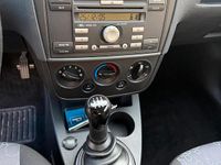 Gebraucht Ford Fiesta 60 PS (44 kW) 2006 Silber Kleinwagen