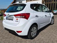 Gebraucht Hyundai ix20 90 PS (66 kW) 2011 Weiß Kleinwagen