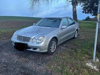 Gebraucht Mercedes E220 Elegance 150 PS (110 kW) 2003 Silber Limousine