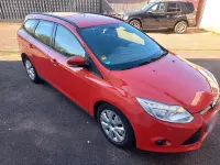 Gebraucht Ford Focus 116 PS (85 kW) 2011 Rot Kombi