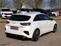 Gebraucht Kia Ceed GT GT 204 PS (150 kW) 2023 (hw2) deluxeweiss met. Limousine