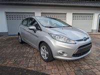 Gebraucht Ford Fiesta Titanium 80 PS (58 kW) 2012 Silber Kleinwagen