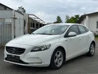 Gebraucht Volvo V40 Kinetic 114 PS (83 kW) 2013 Weiß Limousine