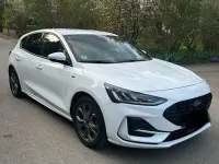 Używany Ford Focus ST-Line 125 KM (91 kW) 2023 Biały Sedan/Limuzyna