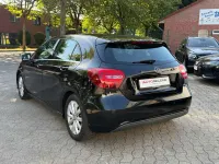 Gebraucht Mercedes A180 122 PS (89 kW) 2016 Kosmosschwarz  metalliclack Kleinwagen