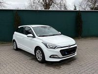 Gebraucht Hyundai i20 75 PS (55 kW) 2017 Weiß Kleinwagen