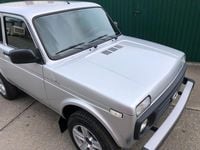 Neu Lada niva 83 PS (61 kW) 2026 Silber SUV