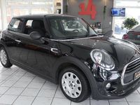 Gebraucht Mini ONE 102 PS (75 kW) 2019 Midnight black metallic Kleinwagen