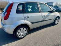 Gebraucht Ford Fiesta Ambiente 80 PS (58 kW) 2004 Grau Kleinwagen