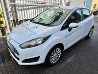 Gebraucht Ford Fiesta Trend 65 PS (47 kW) 2015 Weiß Kleinwagen