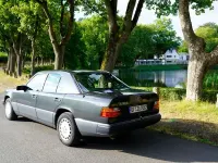 Gebraucht Mercedes E230 169 PS (124 kW) 1991 Schwarz Limousine