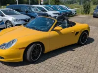 Begagnad Porsche Boxster 220 HK (161 kW) 2002 Gul Cab