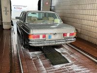 Gebraucht Mercedes E230 136 PS (100 kW) 1982 Grau Limousine