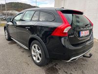 Gebraucht Volvo V60 CC Summum 190 PS (139 kW) 2016 Schwarz Kombi