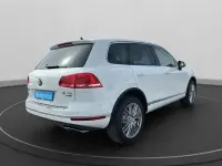Gebraucht VW Touareg Basis 204 PS (150 kW) 2016 Weiß SUV