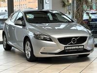 Gebraucht Volvo V40 Kinetic 190 PS (139 kW) 2017 Bright silver metallic / metallic Kombi