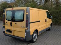 Second-hand Renault Trafic 81 CP (59 kW) 2004 Galben Monovolum