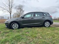 Gebraucht Hyundai i30 Select 120 PS (88 kW) 2022 Grau Limousine