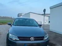Gebraucht VW Jetta 105 PS (77 kW) 2011 Grau Limousine