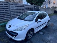 Gebraucht Peugeot 207 Premium 95 PS (69 kW) 2009 Weiß Kleinwagen