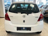 Gebraucht Toyota Yaris Basis 69 PS (50 kW) 2009 Weiß Kleinwagen