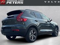 Neu Volvo XC40 Plus 197 PS (144 kW) 2026 Grün SUV