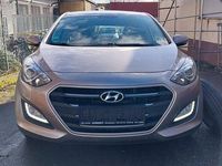 Gebraucht Hyundai i30 110 PS (80 kW) 2015 Gold Limousine