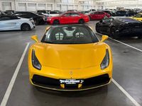 Second-hand Ferrari 488 670 CP (492 kW) 2017 Galben Cabrio
