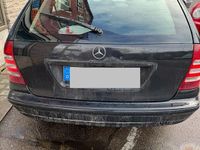 Gebraucht Mercedes 220 150 PS (110 kW) 2005 Schwarz Kombi