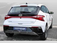 Gebraucht Hyundai i20 Comfort 101 PS (74 kW) 2024 Atlas white Limousine
