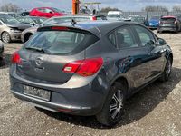 Gebraucht Opel Astra Selection 140 PS (102 kW) 2014 Grau Limousine