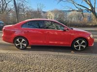 Gebraucht VW Jetta 150 PS (110 kW) 2015 Rot Limousine