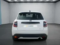 Neu Fiat 600 101 PS (74 kW) 2026 Weiß SUV
