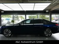 Gebraucht BMW 750e M Sport 313 PS (230 kW) 2024 Blau Limousine
