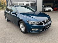 Gebraucht VW Passat Business 150 PS (110 kW) 2023 Blau Kombi