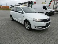 Gebraucht Skoda Rapid Drive 90 PS (66 kW) 2015 Bila laser/laser white Kleinwagen