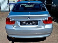 Gebraucht BMW 318 129 PS (94 kW) 2006 Silber Limousine