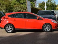 Gebraucht Ford Focus Champions Edition 101 PS (74 kW) 2013 Rot Limousine