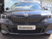 Gebraucht BMW 520 M Sport 197 PS (144 kW) 2025 Sophistograu brillanteffekt Kombi