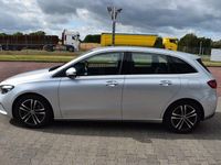 Gebraucht Mercedes B180 Progressive 136 PS (100 kW) 2023 Silber Van / Kleinbus